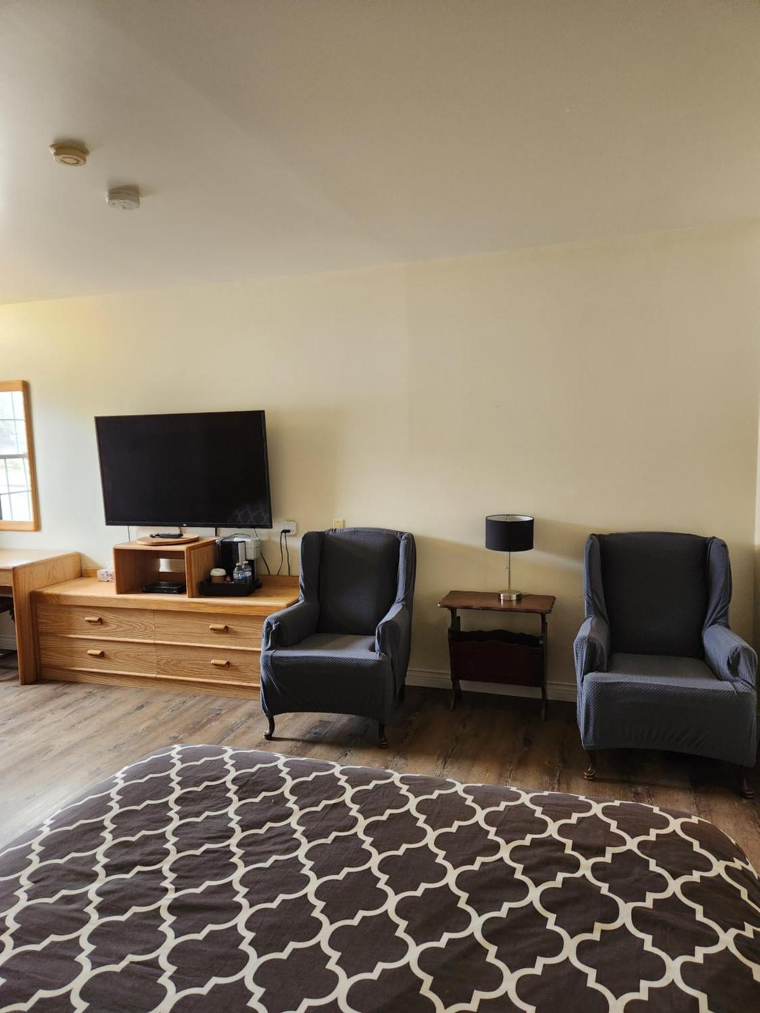 Covered Bridge Inn & Suites Sussex Ngoại thất bức ảnh