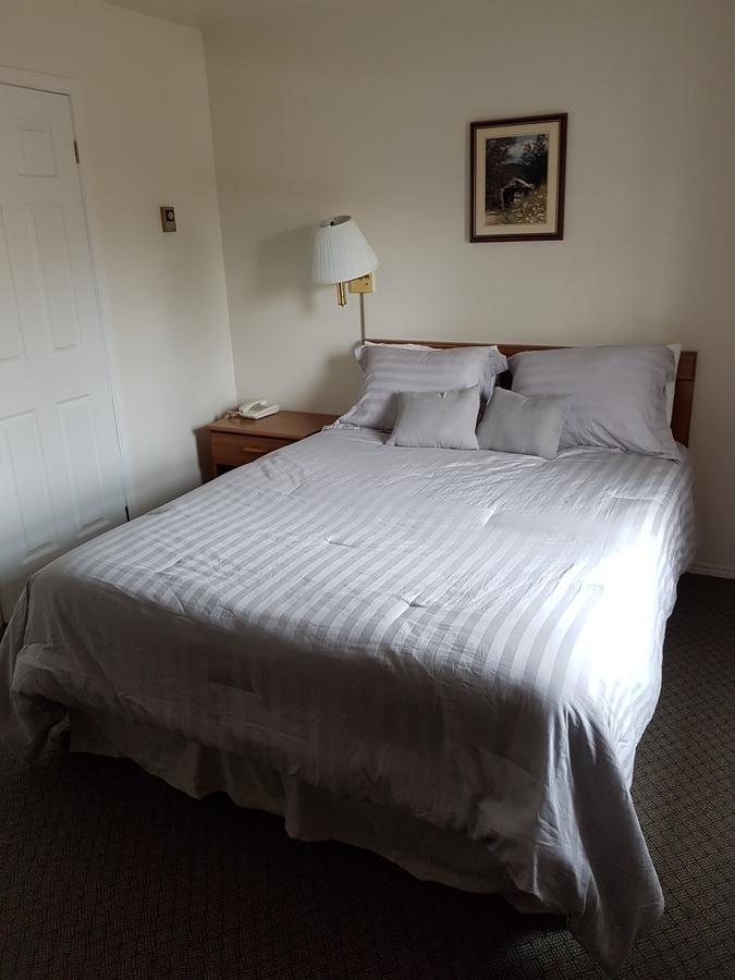 Covered Bridge Inn & Suites Sussex Ngoại thất bức ảnh