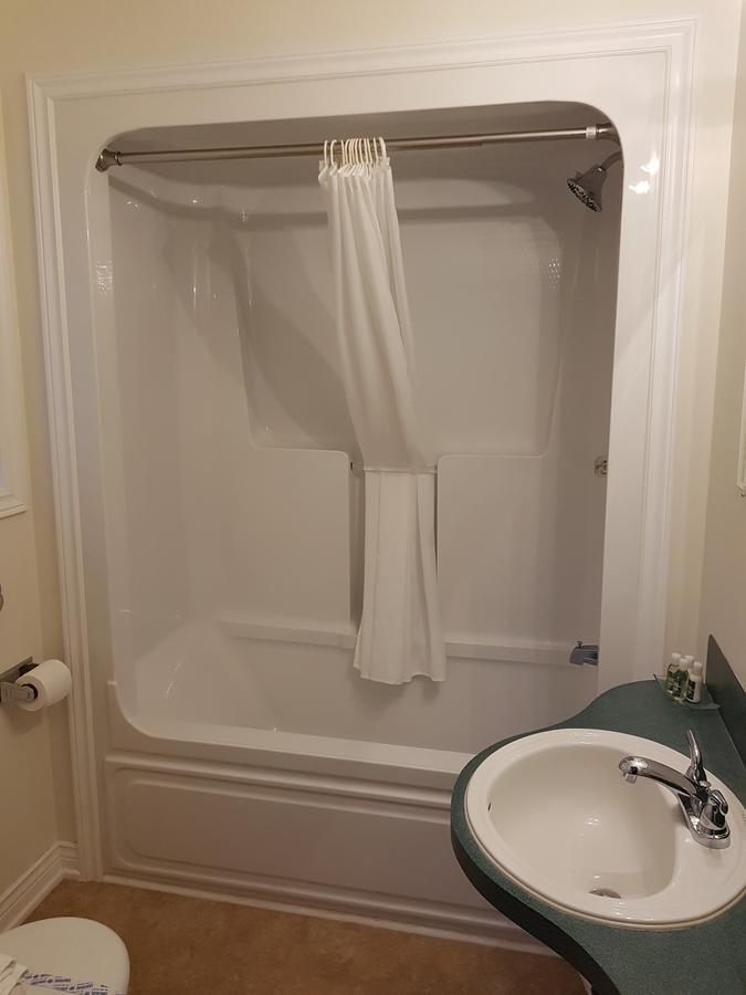 Covered Bridge Inn & Suites Sussex Ngoại thất bức ảnh