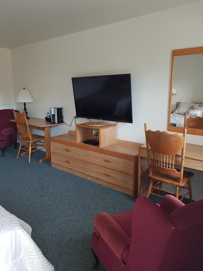 Covered Bridge Inn & Suites Sussex Ngoại thất bức ảnh